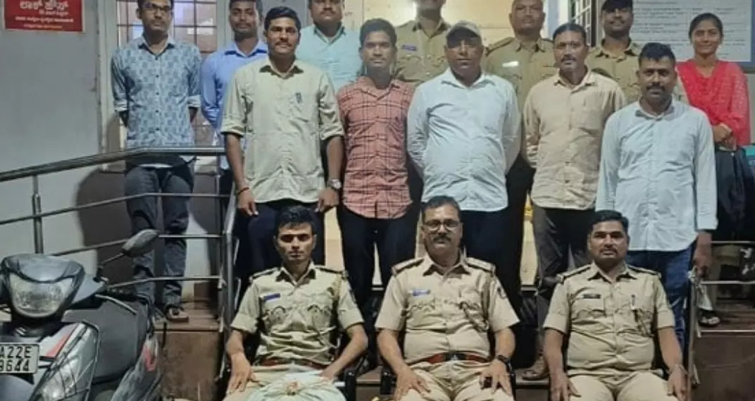 Belagavi | ಗಾಂಜಾ ಮಿಶ್ರಿತ ಚಾಕೊಲೇಟ್ ಮಾರಾಟ: ಆರೋಪಿ ಬಂಧನ Belagavi | ಗಾಂಜಾ ಮಿಶ್ರಿತ ಚಾಕೊಲೇಟ್ ಮಾರಾಟ: ಆರೋಪಿ ಬಂಧನ