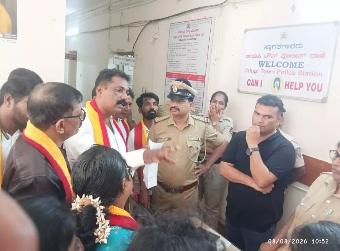 ಯುವತಿಗೆ ಜೀವಬೆದರಿಕೆ: ಕಾನೂನು ಕ್ರಮಕ್ಕೆ ಕರವೇ ಆಗ್ರಹ ಯುವತಿಗೆ ಜೀವಬೆದರಿಕೆ: ಕಾನೂನು ಕ್ರಮಕ್ಕೆ ಕರವೇ ಆಗ್ರಹ
