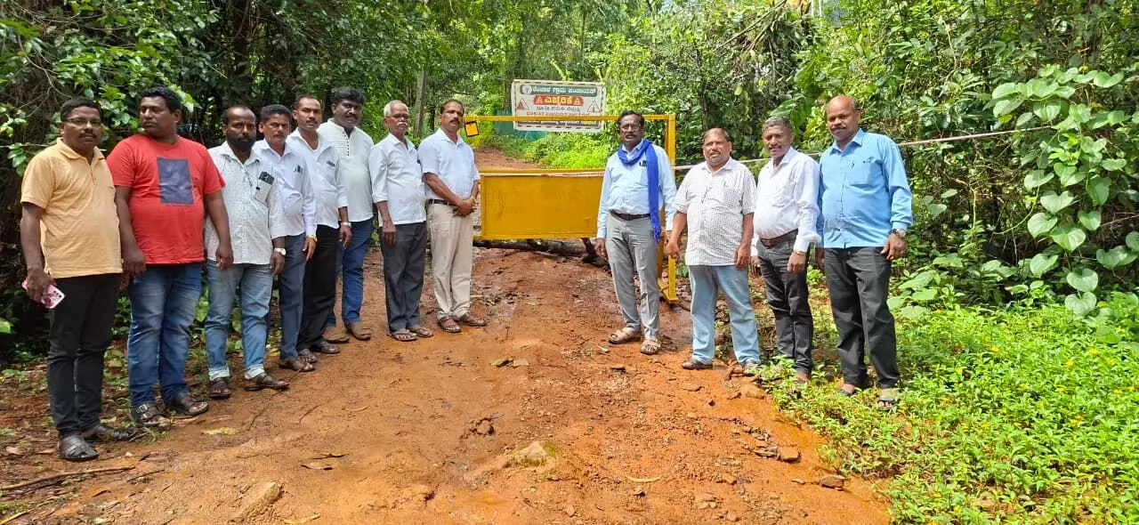 ರೇಂಜಾಳ ಭೂಕುಸಿತ ಪ್ರದೇಶಕ್ಕೆ ದಸಂಸ ನಿಯೋಗ ಭೇಟಿ ರೇಂಜಾಳ ಭೂಕುಸಿತ ಪ್ರದೇಶಕ್ಕೆ ದಸಂಸ ನಿಯೋಗ ಭೇಟಿ