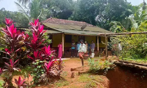 ರೆಂಜಾಳದಲ್ಲಿ ಭೂಕುಸಿತದ ಭೀತಿ: ಎರಡು ಮನೆಗಳಿಗೆ ಅಪಾಯದ ತೂಗುಗತ್ತಿ