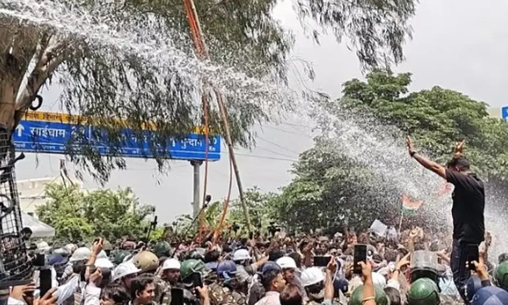 Jharkhand | ಪರೀಕ್ಷಾ ಅಕ್ರಮ ಖಂಡಿಸಿ ಮೆರವಣಿಗೆ; ವಿದ್ಯಾರ್ಥಿಗಳ ಮೇಲೆ ಪೊಲೀಸರಿಂದ ಜಲಫಿರಂಗಿ, ಲಾಠಿಚಾರ್ಜ್