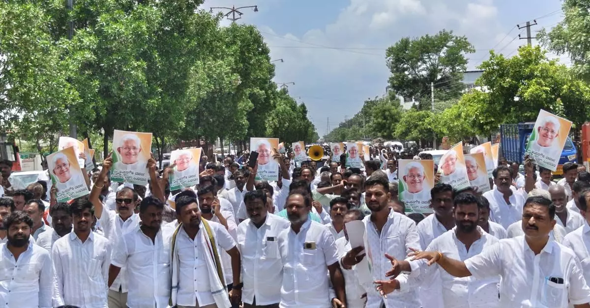 Raichur | ವೀರಶೈವ ಲಿಂಗಾಯತ ಸಮಾಜದವರಿಗೆ ಸಚಿವ ಸ್ಥಾನ ನೀಡಬೇಕೆಂದು ಆಗ್ರಹಿಸಿ ಧರಣಿ Raichur | ವೀರಶೈವ ಲಿಂಗಾಯತ ಸಮಾಜದವರಿಗೆ ಸಚಿವ ಸ್ಥಾನ ನೀಡಬೇಕೆಂದು ಆಗ್ರಹಿಸಿ ಧರಣಿ