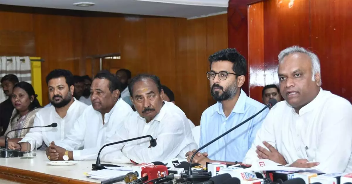 ಬರ ಘೋಷಣೆಗೆ ಬಿಜೆಪಿಯವರು ಕೇಂದ್ರದ ಮೇಲೆ ಒತ್ತಡ ಹೇರಲಿ: ಸಚಿವ ಪ್ರಿಯಾಂಕ್ ಖರ್ಗೆ ಬರ ಘೋಷಣೆಗೆ ಬಿಜೆಪಿಯವರು ಕೇಂದ್ರದ ಮೇಲೆ ಒತ್ತಡ ಹೇರಲಿ: ಸಚಿವ ಪ್ರಿಯಾಂಕ್ ಖರ್ಗೆ