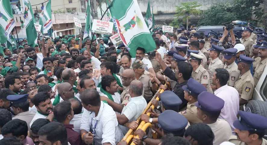 ಬಿಡದಿ ಟೌನ್ಶಿಪ್ ವಿರೋಧಿಸಿ ಜೆಡಿಎಸ್-ಬಿಜೆಪಿ ನೇತೃತ್ವದ ಪಾದಯಾತ್ರೆಗೆ ತಡೆ: ಆ.18ರಂದು ಬೆಂಗಳೂರಿನಲ್ಲಿ ಹೋರಾಟ ಬಿಡದಿ ಟೌನ್ಶಿಪ್ ವಿರೋಧಿಸಿ ಜೆಡಿಎಸ್-ಬಿಜೆಪಿ ನೇತೃತ್ವದ ಪಾದಯಾತ್ರೆಗೆ ತಡೆ: ಆ.18ರಂದು ಬೆಂಗಳೂರಿನಲ್ಲಿ ಹೋರಾಟ