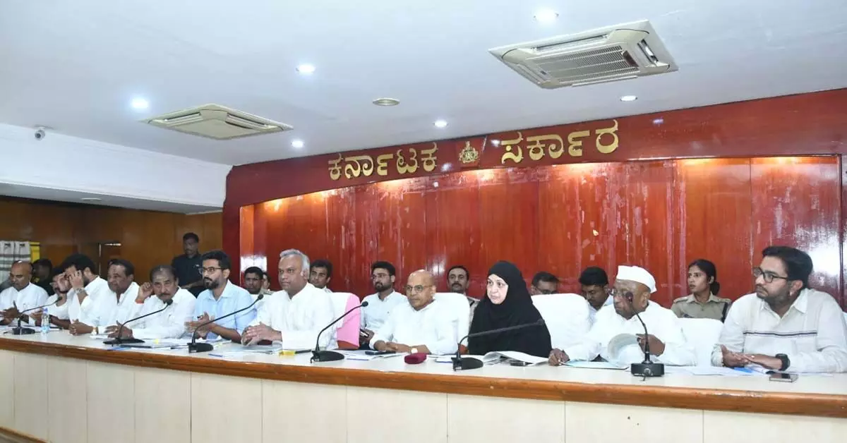 ಮುಂದಿನ 10 ತಿಂಗಳ ಬರಸ್ಥಿತಿ ಎದುರಿಸಲು ಸಿದ್ಧರಾಗಿ: ಅಧಿಕಾರಿಗಳಿಗೆ ಸಚಿವ ಪ್ರಿಯಾಂಕ್ ಖರ್ಗೆ ಸೂಚನೆ ಮುಂದಿನ 10 ತಿಂಗಳ ಬರಸ್ಥಿತಿ ಎದುರಿಸಲು ಸಿದ್ಧರಾಗಿ: ಅಧಿಕಾರಿಗಳಿಗೆ ಸಚಿವ ಪ್ರಿಯಾಂಕ್ ಖರ್ಗೆ ಸೂಚನೆ