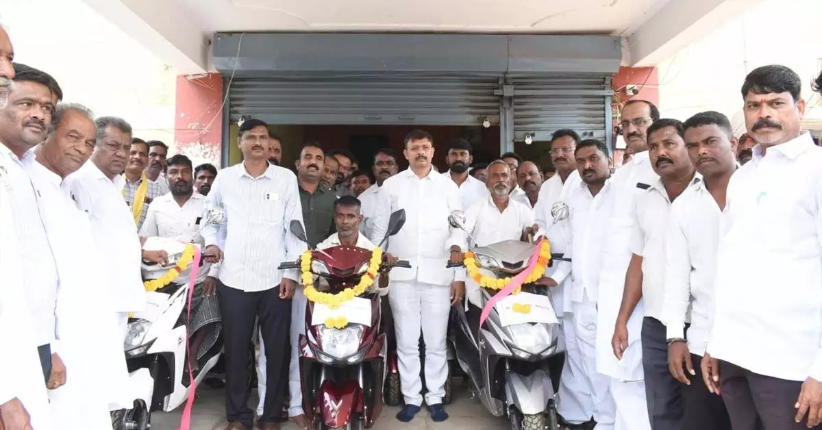 ಸುರಪುರ | ವಿಕಲಚೇತನರಿಗೆ ತ್ರಿಚಕ್ರ ವಾಹನ ವಿತರಣೆ ಸುರಪುರ | ವಿಕಲಚೇತನರಿಗೆ ತ್ರಿಚಕ್ರ ವಾಹನ ವಿತರಣೆ