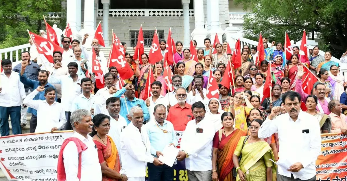 ಕಲಬುರಗಿ | ಕನಿಷ್ಠ ವೇತನ ಜಾರಿಗೆ ಆಗ್ರಹಿಸಿ ಸಿಐಟಿಯು ಪ್ರತಿಭಟನೆ ಕಲಬುರಗಿ | ಕನಿಷ್ಠ ವೇತನ ಜಾರಿಗೆ ಆಗ್ರಹಿಸಿ ಸಿಐಟಿಯು ಪ್ರತಿಭಟನೆ