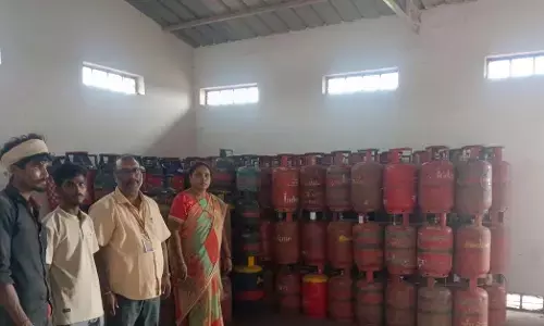 ವಿಜಯನಗರ : ಅನಧಿಕೃತವಾಗಿ ದಾಸ್ತಾನು ಮಾಡಲಾದ 216 ಸಿಲಿಂಡರ್ ಜಪ್ತಿ