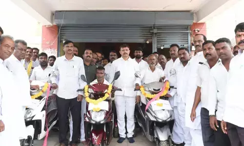 ಸುರಪುರ | ವಿಕಲಚೇತನರಿಗೆ ತ್ರಿಚಕ್ರ ವಾಹನ ವಿತರಣೆ