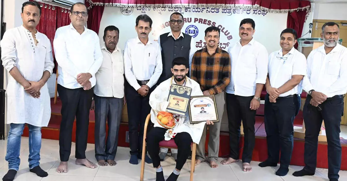 ವಾರ್ತಾಭಾರತಿಯ ಸಂಶುದ್ದೀನ್ರಿಗೆ ಪ.ಗೋ. ಪ್ರಶಸ್ತಿ ಪ್ರದಾನ ವಾರ್ತಾಭಾರತಿಯ ಸಂಶುದ್ದೀನ್ರಿಗೆ ಪ.ಗೋ. ಪ್ರಶಸ್ತಿ ಪ್ರದಾನ