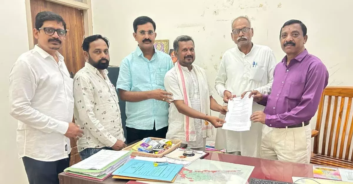 ಹುಣಸಗಿ | ದ್ವಿಭಾಷಾ ಶಿಕ್ಷಣ ನೀತಿ ಮರುಪರಿಶೀಲನೆಗೆ ಆಗ್ರಹ ಹುಣಸಗಿ | ದ್ವಿಭಾಷಾ ಶಿಕ್ಷಣ ನೀತಿ ಮರುಪರಿಶೀಲನೆಗೆ ಆಗ್ರಹ