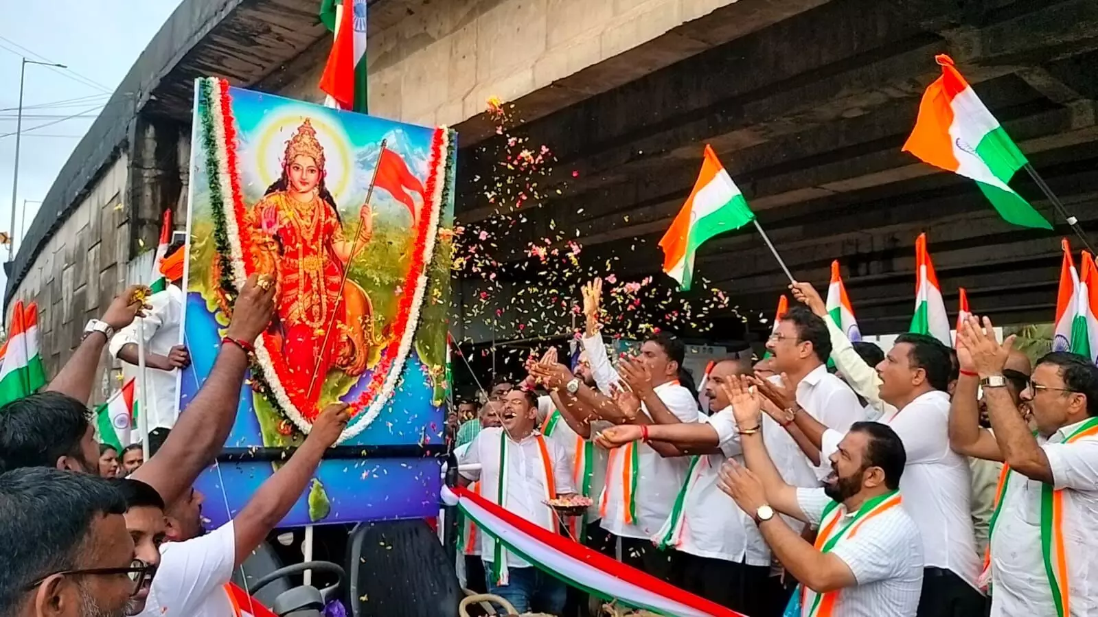 ಕುಂದಾಪುರದಲ್ಲಿ ಬಿಜೆಪಿ ತಿರಂಗಾ ಯಾತ್ರೆ ಕುಂದಾಪುರದಲ್ಲಿ ಬಿಜೆಪಿ ತಿರಂಗಾ ಯಾತ್ರೆ