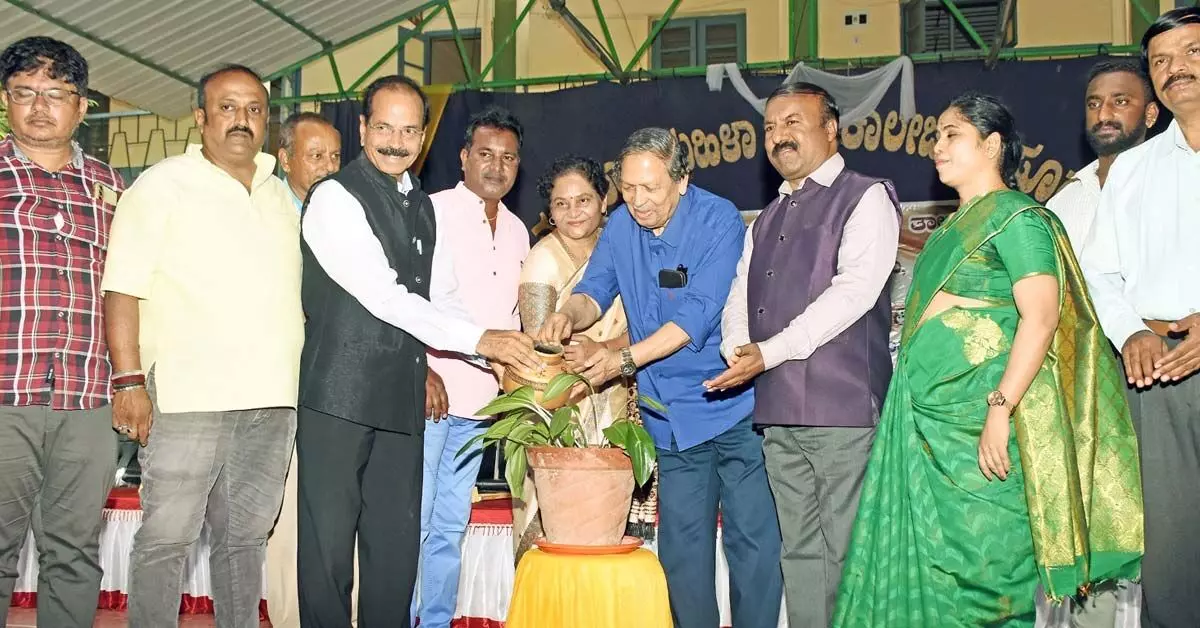ಮೀಸಲಾತಿ ಭಾರತದ ಸಂವಿಧಾನಕ್ಕೆ ವಿರುದ್ಧವಾದದ್ದು, ಮೀಸಲಾತಿ ಮುಂದುವರೆಯಬಾರದು: ನ್ಯಾ.ಸಂತೋಷ ಹೆಗ್ಡೆ ಮೀಸಲಾತಿ ಭಾರತದ ಸಂವಿಧಾನಕ್ಕೆ ವಿರುದ್ಧವಾದದ್ದು, ಮೀಸಲಾತಿ ಮುಂದುವರೆಯಬಾರದು: ನ್ಯಾ.ಸಂತೋಷ ಹೆಗ್ಡೆ