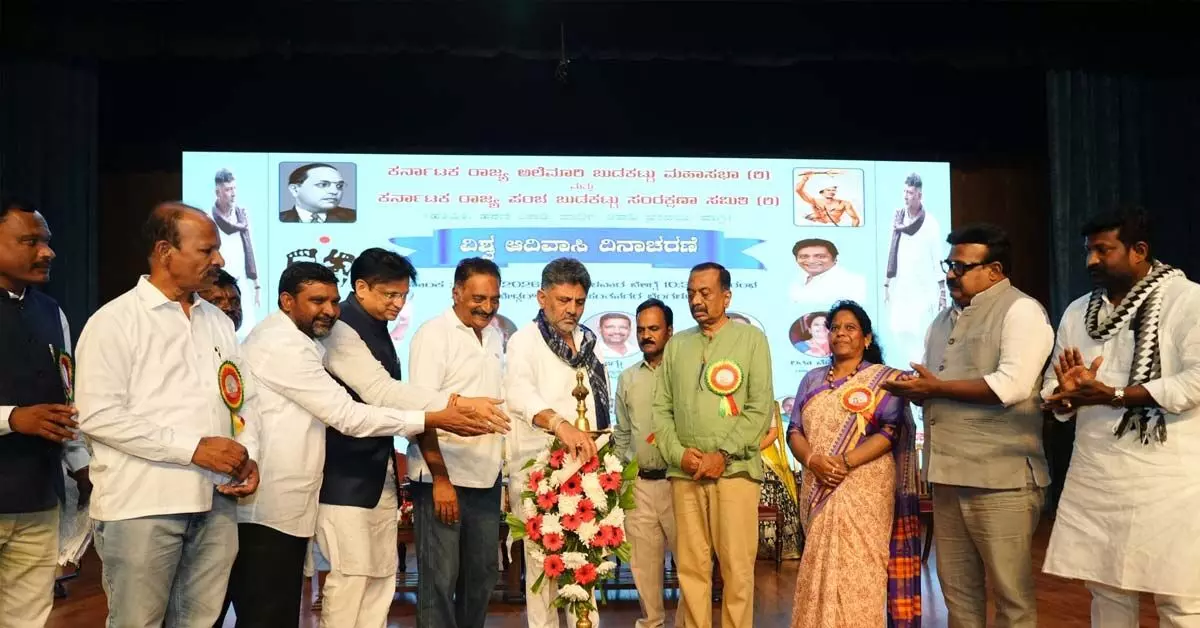 ಒಂದು ತಿಂಗಳಲ್ಲಿ ಅಲೆಮಾರಿ, ಆದಿವಾಸಿ ಆಯೋಗ ರಚನೆ: ಸಿಎಂ ಡಿ.ಕೆ. ಶಿವಕುಮಾರ್ ಭರವಸೆ ಒಂದು ತಿಂಗಳಲ್ಲಿ ಅಲೆಮಾರಿ, ಆದಿವಾಸಿ ಆಯೋಗ ರಚನೆ: ಸಿಎಂ ಡಿ.ಕೆ. ಶಿವಕುಮಾರ್ ಭರವಸೆ