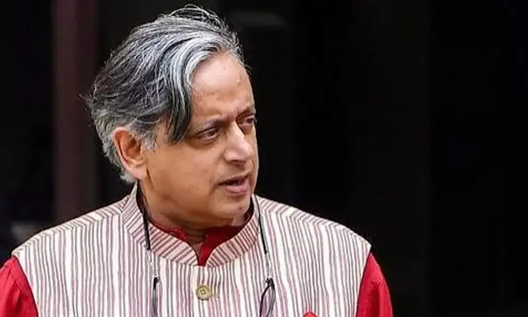 ‘ಸತತ 12 ನಿಮಿಷ ನಿಲ್ಲುವುದು ಸಾಧ್ಯವೇ?’: ವಂದೇ ಮಾತರಂ ಮಸೂದೆ ಕುರಿತು ಶಶಿ ತರೂರ್ ಪ್ರಶ್ನೆ