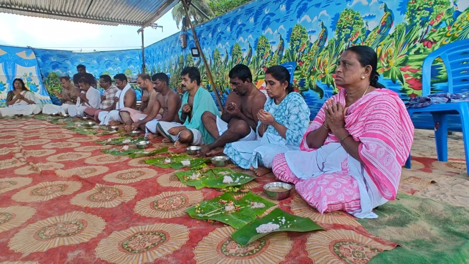 ಮಲ್ಪೆ ಕಡಲ ತೀರದಲ್ಲಿ ಕರ್ಕಿಡಕವಾವು ಬಲಿತರ್ಪಣ ಮಲ್ಪೆ ಕಡಲ ತೀರದಲ್ಲಿ ಕರ್ಕಿಡಕವಾವು ಬಲಿತರ್ಪಣ