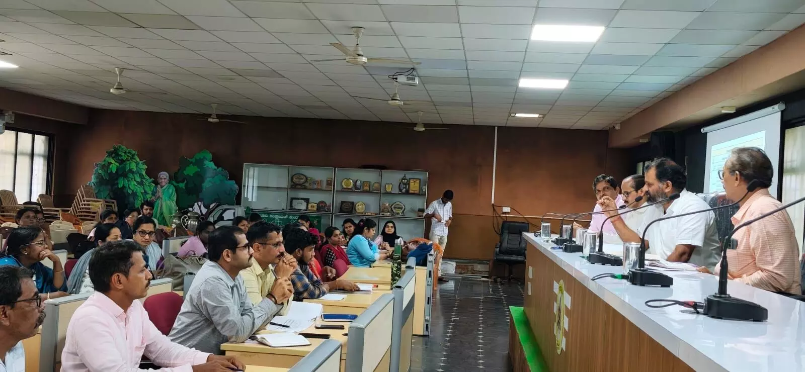 ವಿಬಿ-ಜಿ ರಾಮ್ ಜಿ ಯೋಜನೆಯಲ್ಲಿ ಗೊಂದಲ| ಹಣ ಪಾವತಿ ಕ್ರಮ ಸರಳೀಕರಣ ಅಗತ್ಯ: ಅಧಿಕಾರಿಗಳ ಅಭಿಪ್ರಾಯ ವಿಬಿ-ಜಿ ರಾಮ್ ಜಿ ಯೋಜನೆಯಲ್ಲಿ ಗೊಂದಲ| ಹಣ ಪಾವತಿ ಕ್ರಮ ಸರಳೀಕರಣ ಅಗತ್ಯ: ಅಧಿಕಾರಿಗಳ ಅಭಿಪ್ರಾಯ