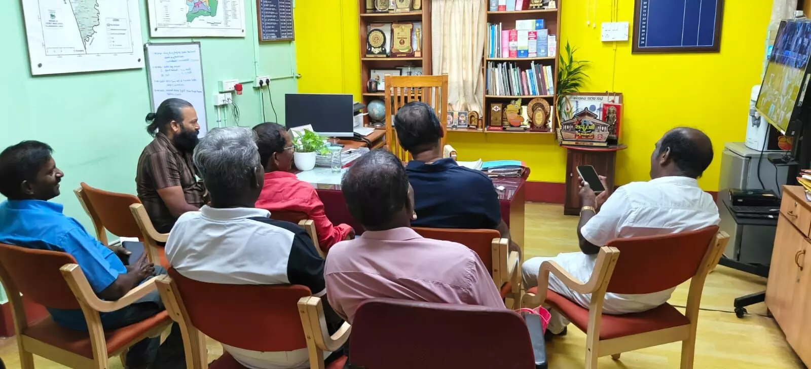 ಎಸ್ಸಿಎಸ್ಟಿ ಆರೋಗ್ಯ ವಿಮಾ ಯೋಜನೆ: ದಲಿತ ಮುಖಂಡರಿಂದ ಸಭೆ ಬಹಿಷ್ಕಾರ ಎಸ್ಸಿಎಸ್ಟಿ ಆರೋಗ್ಯ ವಿಮಾ ಯೋಜನೆ: ದಲಿತ ಮುಖಂಡರಿಂದ ಸಭೆ ಬಹಿಷ್ಕಾರ
