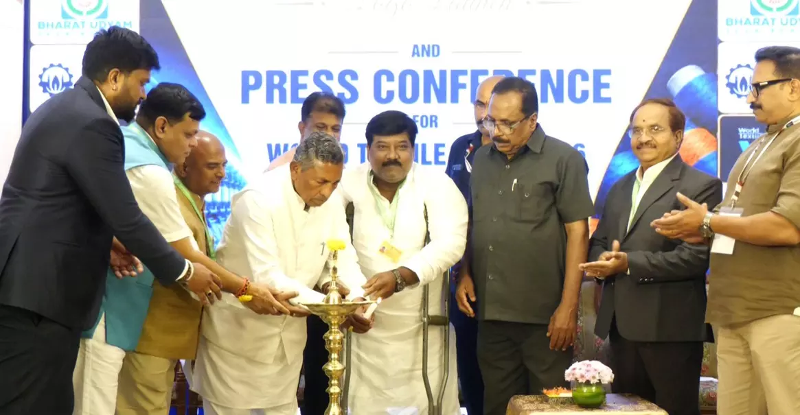 ಅ.1ರಿಂದ 4ರ ವರೆಗೆ ಬೆಂಗಳೂರಿನಲ್ಲಿ ಜಾಗತಿಕ ಜವಳಿ ಪ್ರದರ್ಶನ: ಲೋಗೋ ಅನಾವರಣಗೊಳಿಸಿದ ಸಚಿವ ಕೆ.ಎಚ್.ಮುನಿಯಪ್ಪ ಅ.1ರಿಂದ 4ರ ವರೆಗೆ ಬೆಂಗಳೂರಿನಲ್ಲಿ ಜಾಗತಿಕ ಜವಳಿ ಪ್ರದರ್ಶನ: ಲೋಗೋ ಅನಾವರಣಗೊಳಿಸಿದ ಸಚಿವ ಕೆ.ಎಚ್.ಮುನಿಯಪ್ಪ