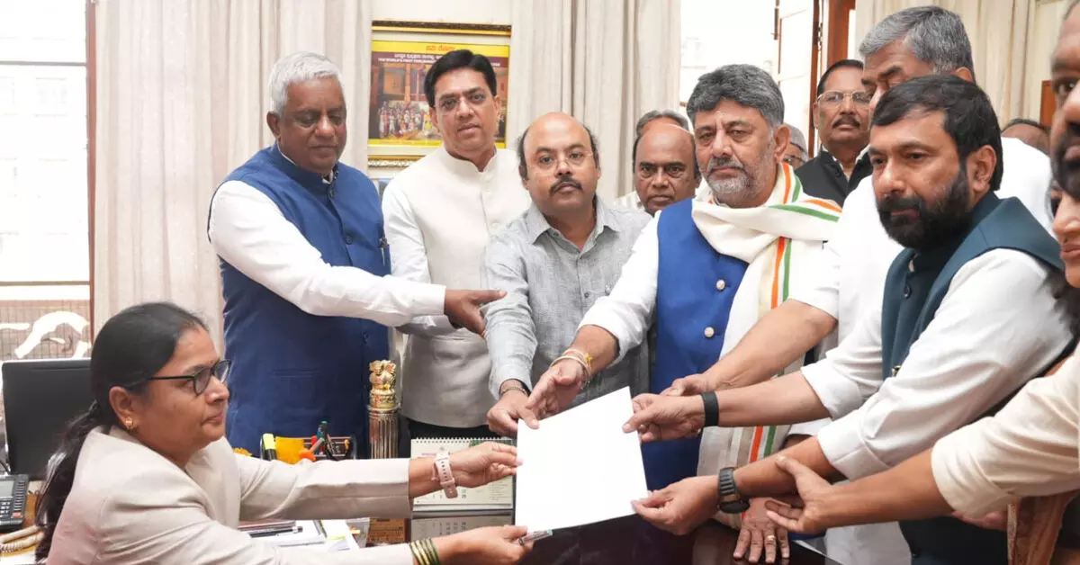 ವಿಧಾನ ಪರಿಷತ್ ಸಭಾಪತಿ ಸ್ಥಾನಕ್ಕೆ ಸಲೀಂ ಅಹ್ಮದ್, ವಿಧಾನಸಭೆ ಸ್ಪೀಕರ್ ಸ್ಥಾನಕ್ಕೆ ಜಿ.ಎಸ್.ಪಾಟೀಲ್ ನಾಮಪತ್ರ ಸಲ್ಲಿಕೆ ವಿಧಾನ ಪರಿಷತ್ ಸಭಾಪತಿ ಸ್ಥಾನಕ್ಕೆ ಸಲೀಂ ಅಹ್ಮದ್, ವಿಧಾನಸಭೆ ಸ್ಪೀಕರ್ ಸ್ಥಾನಕ್ಕೆ ಜಿ.ಎಸ್.ಪಾಟೀಲ್ ನಾಮಪತ್ರ ಸಲ್ಲಿಕೆ