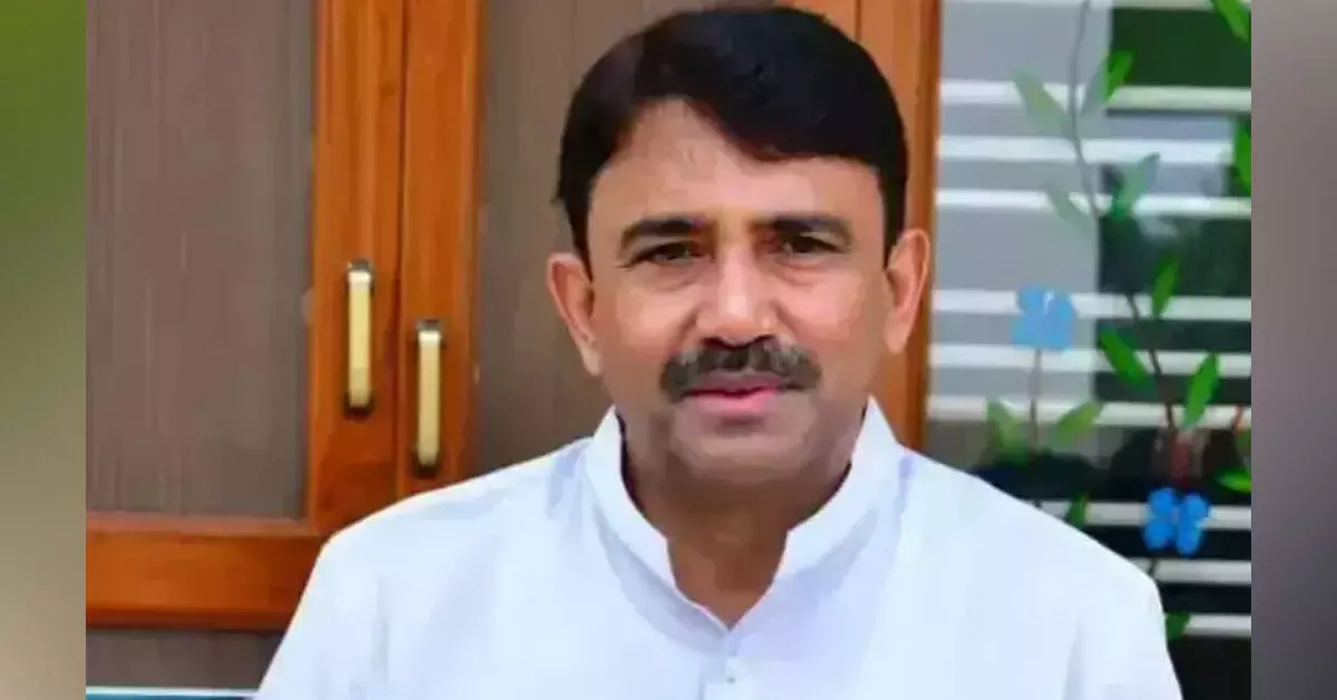 ಹಟ್ಟಿಗೆ ರಾಷ್ಟ್ರೀಯ ಹೆದ್ದಾರಿಗಳಿಂದ ನೇರ ಸಂಪರ್ಕ ರಸ್ತೆ ನಿರ್ಮಿಸಲು ಸಂಸದ ಕುಮಾರ ನಾಯಕ್ ಮನವಿ ಹಟ್ಟಿಗೆ ರಾಷ್ಟ್ರೀಯ ಹೆದ್ದಾರಿಗಳಿಂದ ನೇರ ಸಂಪರ್ಕ ರಸ್ತೆ ನಿರ್ಮಿಸಲು ಸಂಸದ ಕುಮಾರ ನಾಯಕ್ ಮನವಿ