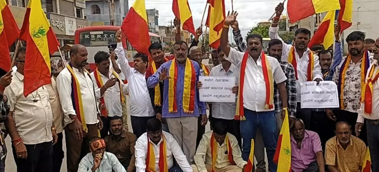 Chamarajanagar | ಕಾವೇರಿಗಾಗಿ ರಸ್ತೆಗಿಳಿದ ಕನ್ನಡ ಪರ ಸಂಘಟನೆಗಳು Chamarajanagar | ಕಾವೇರಿಗಾಗಿ ರಸ್ತೆಗಿಳಿದ ಕನ್ನಡ ಪರ ಸಂಘಟನೆಗಳು