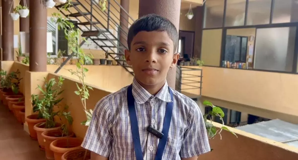 ಬಂಟ್ವಾಳ | ವಿದ್ಯುತ್ ಚಾಲಿತ ತುರಿಮಣೆಗೆ ಸಿಲುಕಿದ್ದ ಅಕ್ಷರ ದಾಸೋಹದ ಸಿಬ್ಬಂದಿಯ ಕೈಬೆರಳು; ಅವಘಡದಿಂದ ಪಾರು ಮಾಡಿದ ಬಾಲಕ ಬಂಟ್ವಾಳ | ವಿದ್ಯುತ್ ಚಾಲಿತ ತುರಿಮಣೆಗೆ ಸಿಲುಕಿದ್ದ ಅಕ್ಷರ ದಾಸೋಹದ ಸಿಬ್ಬಂದಿಯ ಕೈಬೆರಳು; ಅವಘಡದಿಂದ ಪಾರು ಮಾಡಿದ ಬಾಲಕ