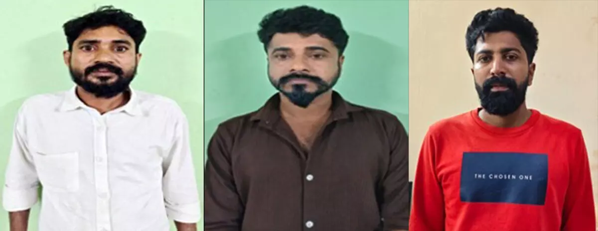 ಬ್ರಹ್ಮಾವರ: ಬಡ್ಡಿ ವ್ಯವಹಾರ-ಸಾಲ ವಸೂಲಿ ಹೆಸರಿನಲ್ಲಿ ಸಾರ್ವಜನಿಕರಿಗೆ ಕಿರುಕುಳ; ಮೂವರು ಆರೋಪಿಗಳ ಬಂಧನ ಬ್ರಹ್ಮಾವರ: ಬಡ್ಡಿ ವ್ಯವಹಾರ-ಸಾಲ ವಸೂಲಿ ಹೆಸರಿನಲ್ಲಿ ಸಾರ್ವಜನಿಕರಿಗೆ ಕಿರುಕುಳ; ಮೂವರು ಆರೋಪಿಗಳ ಬಂಧನ