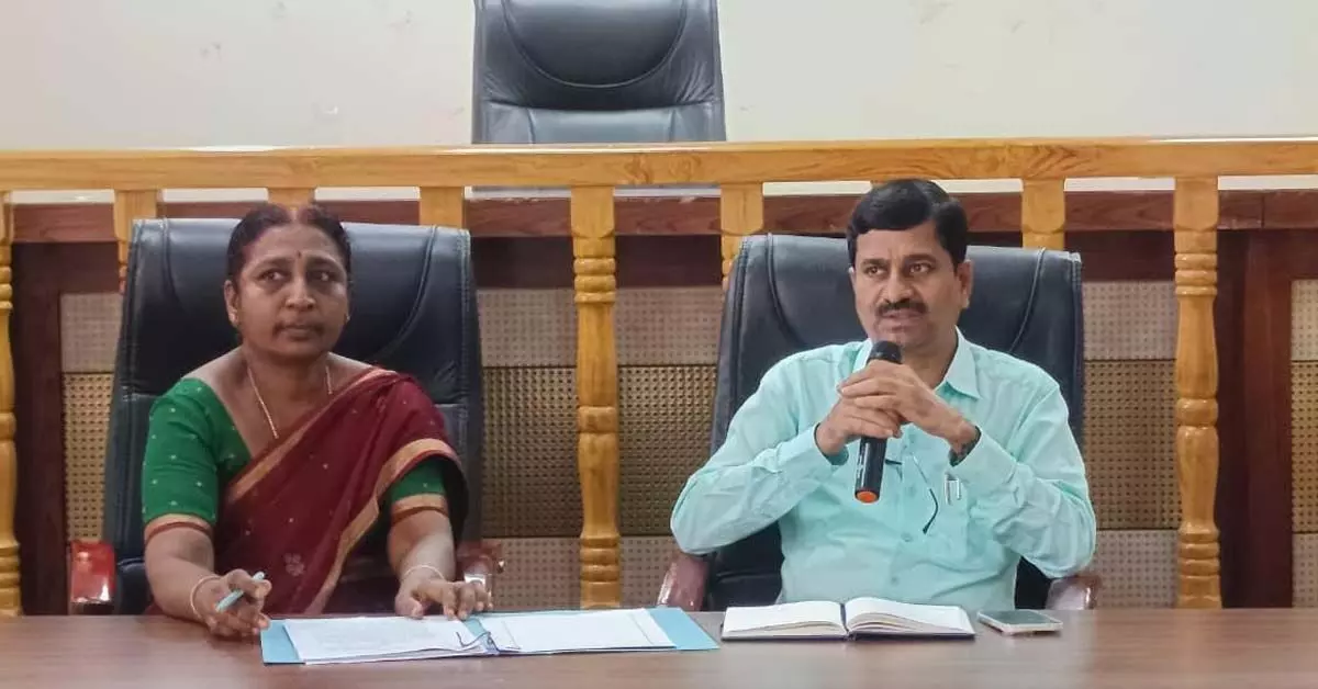 ವಿಜಯನಗರ | ಆ.20 ರಂದು ಡಿ. ದೇವರಾಜ ಅರಸು ಜಯಂತಿ ಅರ್ಥಪೂರ್ಣ ಆಚರಣೆಗೆ ಜಿಲ್ಲಾಡಳಿತದಿಂದ ಸಿದ್ಧತೆ: ಅಪರ ಜಿಲ್ಲಾಧಿಕಾರಿ ಇ. ಬಾಲಕೃಷ್ಣ ವಿಜಯನಗರ | ಆ.20 ರಂದು ಡಿ. ದೇವರಾಜ ಅರಸು ಜಯಂತಿ ಅರ್ಥಪೂರ್ಣ ಆಚರಣೆಗೆ ಜಿಲ್ಲಾಡಳಿತದಿಂದ ಸಿದ್ಧತೆ: ಅಪರ ಜಿಲ್ಲಾಧಿಕಾರಿ ಇ. ಬಾಲಕೃಷ್ಣ