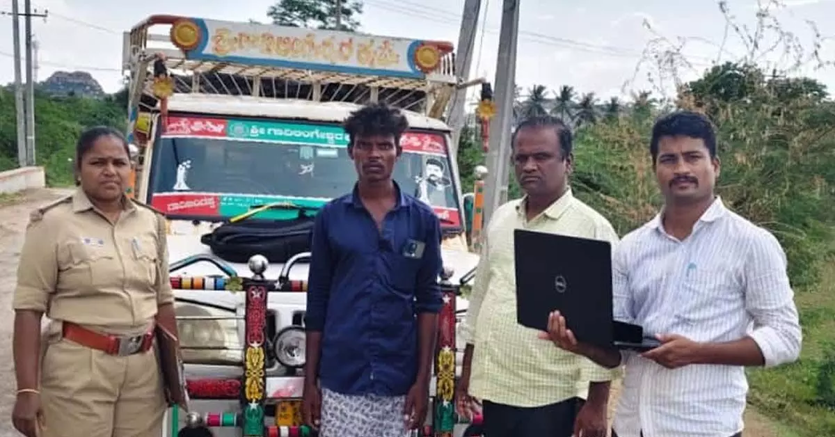 ಸಿರುಗುಪ್ಪ | ಅಕ್ರಮ ಸಾಗಣೆ: 9 ಕ್ವಿಂಟಾಲ್ ಪಡಿತರ ಅಕ್ಕಿ ವಶ ಸಿರುಗುಪ್ಪ | ಅಕ್ರಮ ಸಾಗಣೆ: 9 ಕ್ವಿಂಟಾಲ್ ಪಡಿತರ ಅಕ್ಕಿ ವಶ