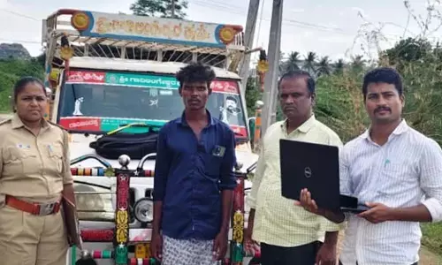 ಸಿರುಗುಪ್ಪ | ಅಕ್ರಮ ಸಾಗಣೆ: 9 ಕ್ವಿಂಟಾಲ್ ಪಡಿತರ ಅಕ್ಕಿ ವಶ