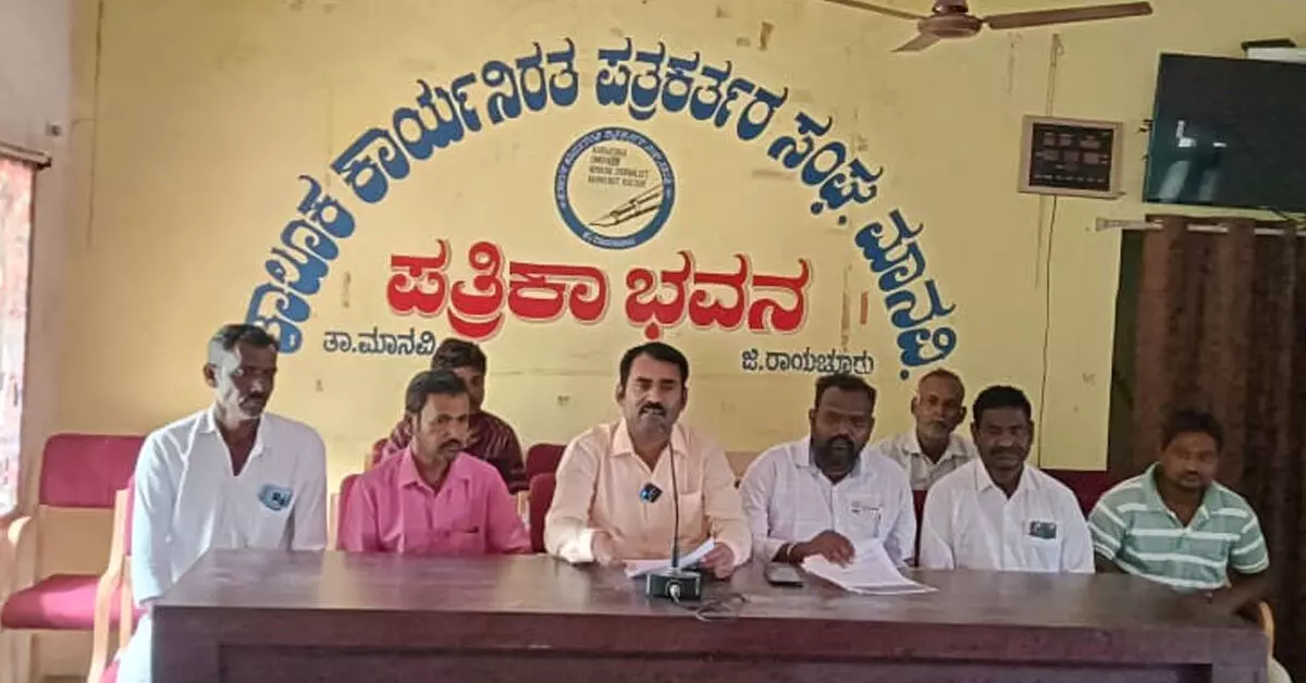 Manvi | ತುಂಗಭದ್ರಾ ನೀರಾವರಿ ಕಾರ್ಮಿಕರ ಖಾಯಂಗೊಳಿಸುವಂತೆ ಆಗ್ರಹಿಸಿ ಆ.19ರಂದು ಬೆಂಗಳೂರಿನಲ್ಲಿ ಬೃಹತ್ ಪ್ರತಿಭಟನೆ Manvi | ತುಂಗಭದ್ರಾ ನೀರಾವರಿ ಕಾರ್ಮಿಕರ ಖಾಯಂಗೊಳಿಸುವಂತೆ ಆಗ್ರಹಿಸಿ ಆ.19ರಂದು ಬೆಂಗಳೂರಿನಲ್ಲಿ ಬೃಹತ್ ಪ್ರತಿಭಟನೆ