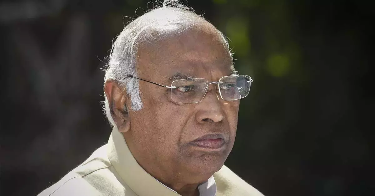 ಖರ್ಗೆ ರ್ಯಾಲಿ ನಡೆಸಿದ ಸ್ಥಳ ಶುದ್ಧೀಕರಣ | ಹೀನ ಮನಸ್ಥಿತಿಯ ಪ್ರತೀಕ : ಎಂಎಲ್ಸಿ ಕೆ.ಶಿವಕುಮಾರ್ ಖಂಡನೆ ಖರ್ಗೆ ರ್ಯಾಲಿ ನಡೆಸಿದ ಸ್ಥಳ ಶುದ್ಧೀಕರಣ | ಹೀನ ಮನಸ್ಥಿತಿಯ ಪ್ರತೀಕ : ಎಂಎಲ್ಸಿ ಕೆ.ಶಿವಕುಮಾರ್ ಖಂಡನೆ