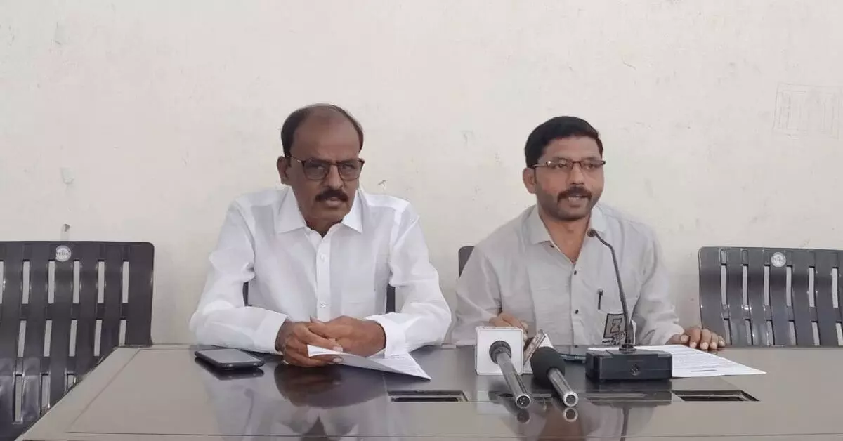 Raichur | ಕನ್ನಡ ಸಾಹಿತ್ಯ ಪರಿಷತ್ ಅಧ್ಯಕ್ಷರ ಅಧಿಕಾರಾವಧಿ 3 ವರ್ಷಕ್ಕೆ ಇಳಿಸಲು ಅಣ್ಣಪ್ಪ ಮೇಟಿಗೌಡ ಆಗ್ರಹ Raichur | ಕನ್ನಡ ಸಾಹಿತ್ಯ ಪರಿಷತ್ ಅಧ್ಯಕ್ಷರ ಅಧಿಕಾರಾವಧಿ 3 ವರ್ಷಕ್ಕೆ ಇಳಿಸಲು ಅಣ್ಣಪ್ಪ ಮೇಟಿಗೌಡ ಆಗ್ರಹ