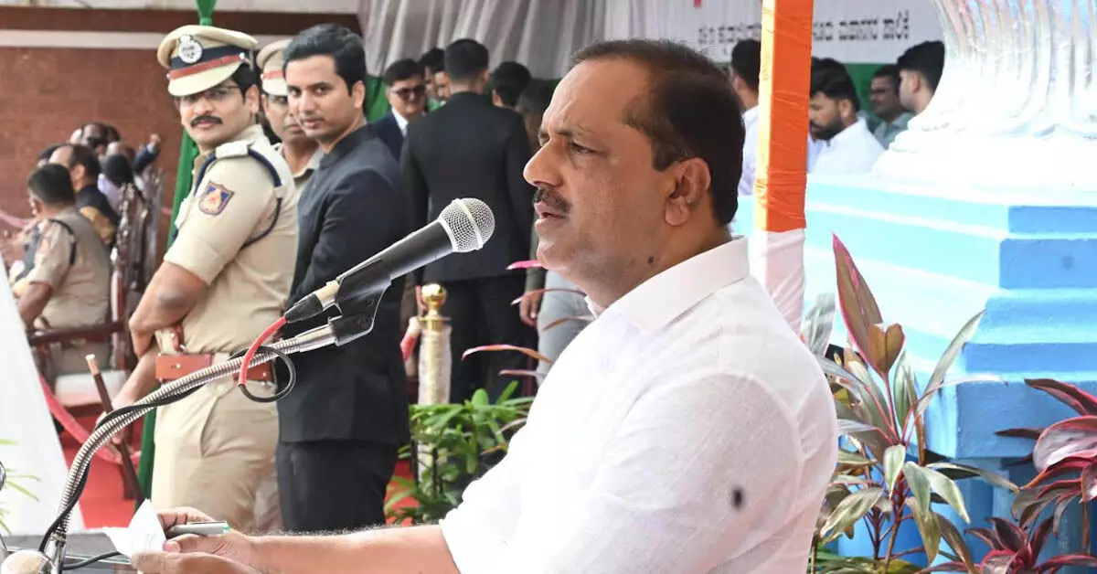 ಕರಾವಳಿಗೆ ಮಲ್ನಾಡ್ ಟೂರಿಸಂ ಕಾರ್ಪೊರೇಶನ್: ದ.ಕ. ಜಿಲ್ಲಾ ಸ್ವಾತಂತ್ರ್ಯೋತ್ಸವದಲ್ಲಿ ಸಚಿವ ಯು.ಟಿ.ಖಾದರ್ ಘೋಷಣೆ ಕರಾವಳಿಗೆ ಮಲ್ನಾಡ್ ಟೂರಿಸಂ ಕಾರ್ಪೊರೇಶನ್: ದ.ಕ. ಜಿಲ್ಲಾ ಸ್ವಾತಂತ್ರ್ಯೋತ್ಸವದಲ್ಲಿ ಸಚಿವ ಯು.ಟಿ.ಖಾದರ್ ಘೋಷಣೆ