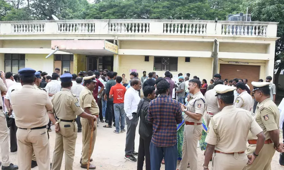 ಹನೂರು ಶೂಟೌಟ್ ಪ್ರಕರಣ: ಮರಣೋತ್ತರ ಪರೀಕ್ಷೆ ನಂತರ ಮೈಸೂರಿನಿಂದ ಸ್ವಗ್ರಾಮಕ್ಕೆ ಮೃತದೇಹಗಳ ರವಾನೆ