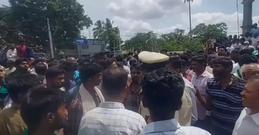 ಹನೂರು ಶೂಟೌಟ್ ಪ್ರಕರಣ | ಮೃತರ ಕುಟುಂಬಕ್ಕೆ ತಲಾ 15 ಲಕ್ಷ ರೂ. ಪರಿಹಾರ: ಶಾಸಕ ಮಂಜುನಾಥ್ ಹನೂರು ಶೂಟೌಟ್ ಪ್ರಕರಣ | ಮೃತರ ಕುಟುಂಬಕ್ಕೆ ತಲಾ 15 ಲಕ್ಷ ರೂ. ಪರಿಹಾರ: ಶಾಸಕ ಮಂಜುನಾಥ್