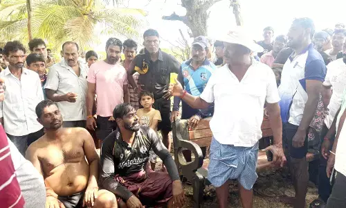 ಮಾನಸಿಕ ಖಿನ್ನತೆಗೆ ಒಳಗಾಗಿ ಸಮುದ್ರ ಮಧ್ಯೆ ಈಜುತ್ತಿದ್ದ ವ್ಯಕ್ತಿಯ ರಕ್ಷಣೆ