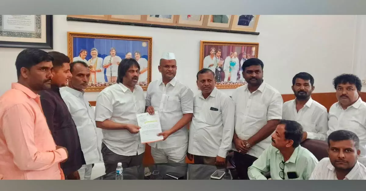 ಬಸವಕಲ್ಯಾಣದ ಸರ್ಕಾರಿ ಶಾಲೆಗಳಿಗೆ ಮರಾಠಿ ಶಿಕ್ಷಕರ ನೇಮಕಕ್ಕೆ ಆಗ್ರಹ ಬಸವಕಲ್ಯಾಣದ ಸರ್ಕಾರಿ ಶಾಲೆಗಳಿಗೆ ಮರಾಠಿ ಶಿಕ್ಷಕರ ನೇಮಕಕ್ಕೆ ಆಗ್ರಹ