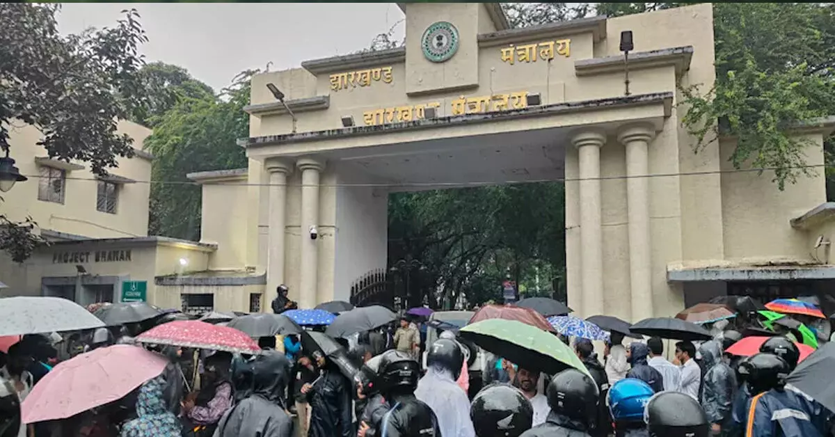 Jharkhand | ಉದ್ಯೋಗ ಕಳೆದುಕೊಳ್ಳುವ ಆತಂಕ: ‘ಬಯಸಿದರೆ ನನ್ನನ್ನು ಬಿಟ್ಟು ಹೋಗಬಹುದು’ ಎಂದು ಪತ್ನಿಗೆ ಹೇಳಿದ ಅಭ್ಯರ್ಥಿ! Jharkhand | ಉದ್ಯೋಗ ಕಳೆದುಕೊಳ್ಳುವ ಆತಂಕ: ‘ಬಯಸಿದರೆ ನನ್ನನ್ನು ಬಿಟ್ಟು ಹೋಗಬಹುದು’ ಎಂದು ಪತ್ನಿಗೆ ಹೇಳಿದ ಅಭ್ಯರ್ಥಿ!
