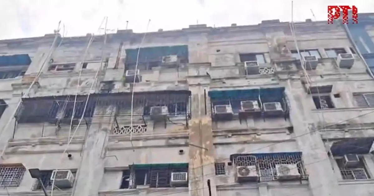 West Bengal | ಕೊಲ್ಕತ್ತಾದ ಹೋಟೆಲ್ ನಲ್ಲಿ ಭಾರಿ ಅಗ್ನಿ ದುರಂತ : 9 ಮಂದಿ ಬಾಂಗ್ಲಾ ಪ್ರಜೆಗಳು ಮೃತ್ಯು , ಆರು ಮಂದಿಗೆ ಗಾಯ West Bengal | ಕೊಲ್ಕತ್ತಾದ ಹೋಟೆಲ್ ನಲ್ಲಿ ಭಾರಿ ಅಗ್ನಿ ದುರಂತ : 9 ಮಂದಿ ಬಾಂಗ್ಲಾ ಪ್ರಜೆಗಳು ಮೃತ್ಯು , ಆರು ಮಂದಿಗೆ ಗಾಯ