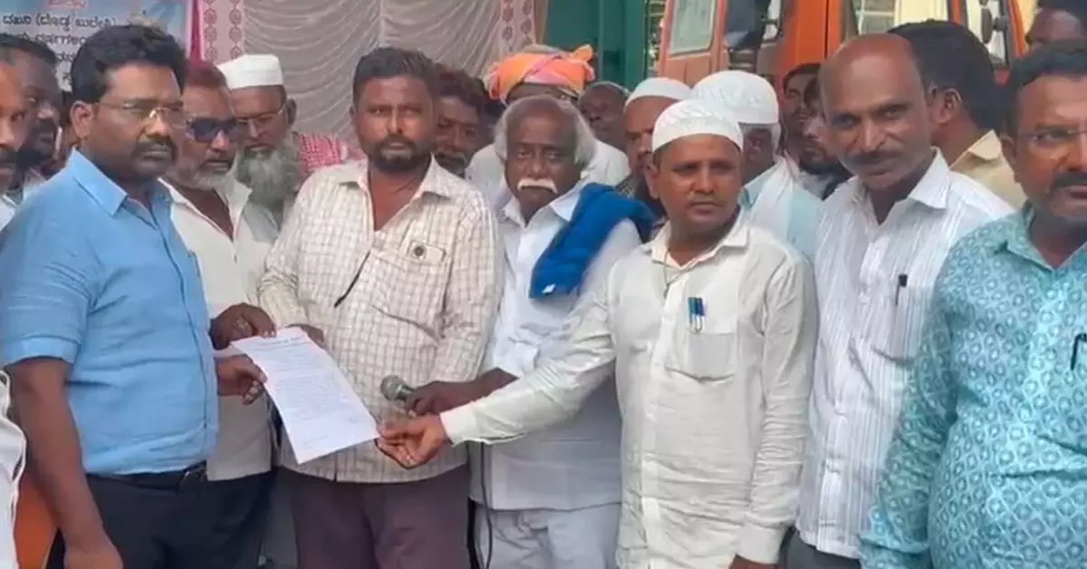 ಸುರಪುರ | ಶಾದಿಖಾನ ಪಕ್ಕದ ಸರ್ಕಾರಿ ಜಾಗ ಒತ್ತುವರಿ ಆರೋಪ; ತೆರವುಗೊಳಿಸುವಂತೆ ಆಗ್ರಹಿಸಿ ಧರಣಿ ಸುರಪುರ | ಶಾದಿಖಾನ ಪಕ್ಕದ ಸರ್ಕಾರಿ ಜಾಗ ಒತ್ತುವರಿ ಆರೋಪ; ತೆರವುಗೊಳಿಸುವಂತೆ ಆಗ್ರಹಿಸಿ ಧರಣಿ