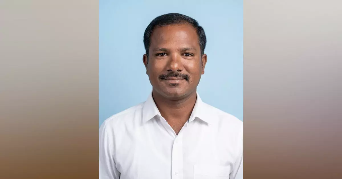 Ballari | ಸಾಮಾಜಿಕ ಸೇವೆ ಗುರುತಿಸಿ ಜಗದೀಶ್ ಪೂಜಾರ್ಗೆ ‘ಭಾರತ ಭೂಷಣ’ ರಾಷ್ಟ್ರೀಯ ಪ್ರಶಸ್ತಿ Ballari | ಸಾಮಾಜಿಕ ಸೇವೆ ಗುರುತಿಸಿ ಜಗದೀಶ್ ಪೂಜಾರ್ಗೆ ‘ಭಾರತ ಭೂಷಣ’ ರಾಷ್ಟ್ರೀಯ ಪ್ರಶಸ್ತಿ