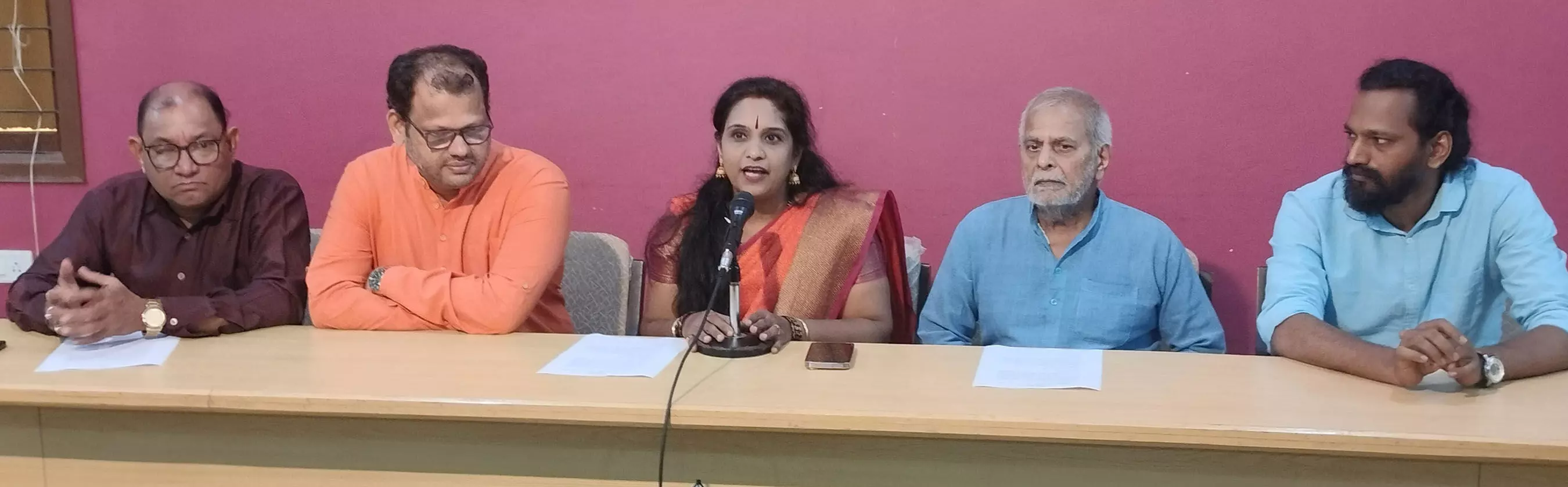 ಆ. 23-24ರಂದು ಸತತ 25 ಗಂಟೆ ದಾಸರ ಪದ ಗಾಯನ; ವಿಶ್ವದಾಖಲೆ ಪ್ರಯತ್ನದಲ್ಲಿ ಖ್ಯಾತ ಗಾಯಕಿ ಸಂಗೀತ ಬಾಲಚಂದ್ರ ಆ. 23-24ರಂದು ಸತತ 25 ಗಂಟೆ ದಾಸರ ಪದ ಗಾಯನ; ವಿಶ್ವದಾಖಲೆ ಪ್ರಯತ್ನದಲ್ಲಿ ಖ್ಯಾತ ಗಾಯಕಿ ಸಂಗೀತ ಬಾಲಚಂದ್ರ
