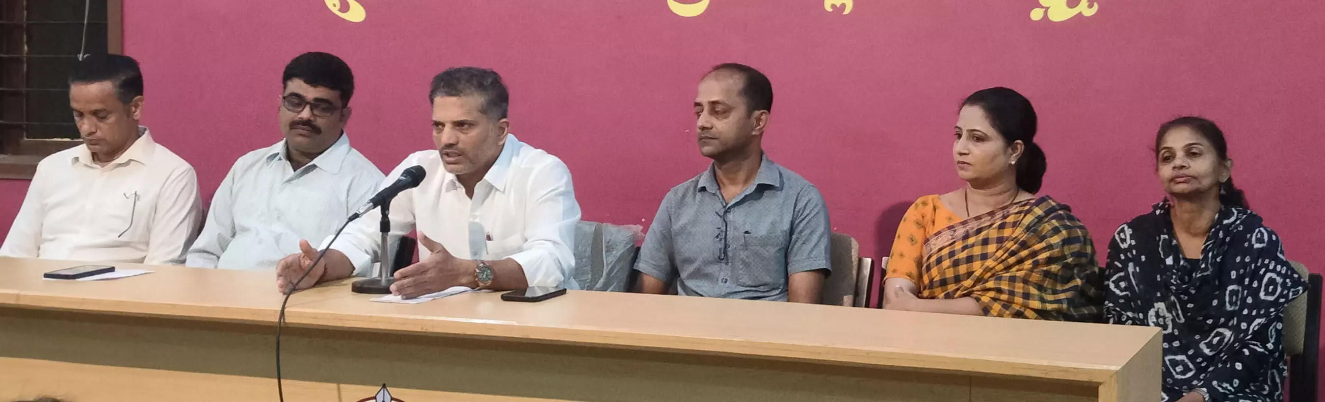 ಕರಾವಳಿಯಲ್ಲಿ ಹೈಕೋರ್ಟ್ನ ಸಂಚಾರಿ ಪೀಠ ಸ್ಥಾಪನೆಗೆ ಆಗ್ರಹ; ಆ.22ರಂದು ಉಡುಪಿಯಲ್ಲಿ ಸಮಾಲೋಚನಾ ಸಭೆ ಕರಾವಳಿಯಲ್ಲಿ ಹೈಕೋರ್ಟ್ನ ಸಂಚಾರಿ ಪೀಠ ಸ್ಥಾಪನೆಗೆ ಆಗ್ರಹ; ಆ.22ರಂದು ಉಡುಪಿಯಲ್ಲಿ ಸಮಾಲೋಚನಾ ಸಭೆ
