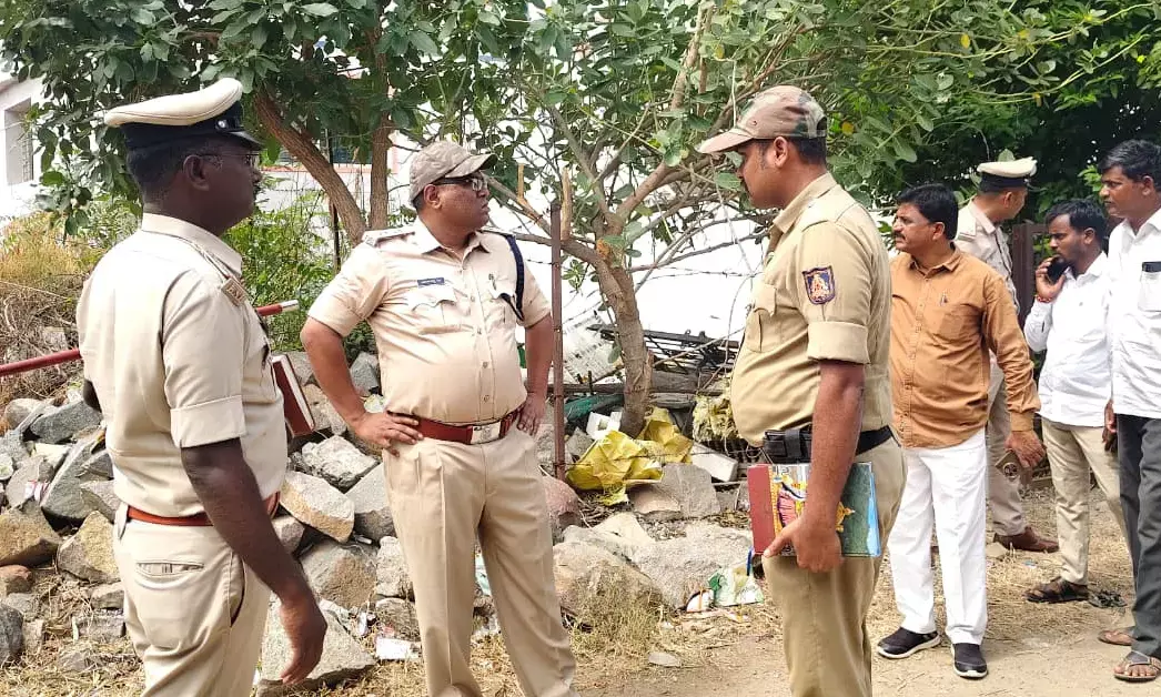 Raichur : ಅರೆನಗ್ನ ಸ್ಥಿತಿಯಲ್ಲಿ ದಲಿತ ಯುವತಿಯ ಮೃತದೇಹ ಪತ್ತೆ; ಅತ್ಯಾಚಾರ ಶಂಕೆ