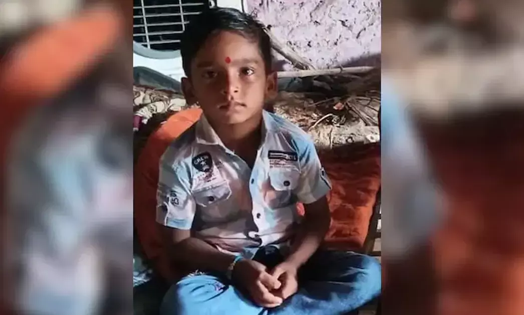 Gujarat | ಬಸ್ ನ ಹೈಡ್ರಾಲಿಕ್ ಬಾಗಿಲಿಗೆ ಕತ್ತು ಸಿಲುಕಿ 7 ವರ್ಷದ ಬಾಲಕ ಮೃತ್ಯು