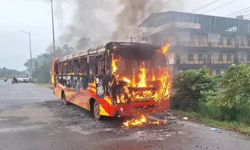 Udupi | ಚಲಿಸುತ್ತಿದ್ದ ಬಸ್ ಬೆಂಕಿಗಾಹುತಿ: ಏಳು ಪ್ರಯಾಣಿಕರು ಪಾರು