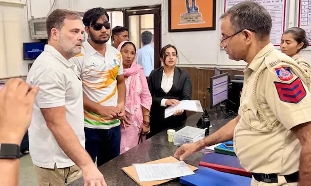 Gen Z ಪ್ರತಿಭಟನೆಯ ವೇಳೆ ಪೆಲೆಟ್‌ ಗನ್‌ ಬಳಕೆ | ರಾಹುಲ್ ಗಾಂಧಿ ಧರಣಿಗೆ ಮಣಿದ ದಿಲ್ಲಿ ಪೊಲೀಸರು; FIR ದಾಖಲು