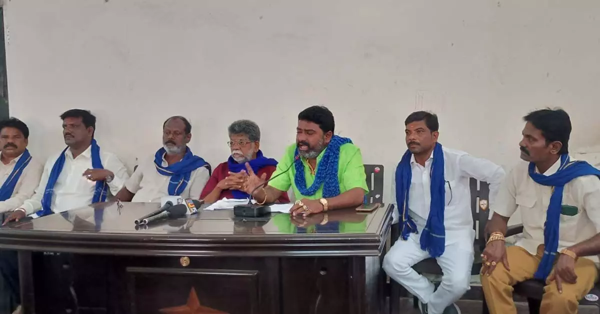 ರಾಯಚೂರು | ದಲಿತ ಯುವತಿಯ ಕೊಲೆ ಪ್ರಕರಣ; ನಿಷ್ಪಕ್ಷಪಾತ ತನಿಖೆಗೆ ಒತ್ತಾಯ ರಾಯಚೂರು | ದಲಿತ ಯುವತಿಯ ಕೊಲೆ ಪ್ರಕರಣ; ನಿಷ್ಪಕ್ಷಪಾತ ತನಿಖೆಗೆ ಒತ್ತಾಯ